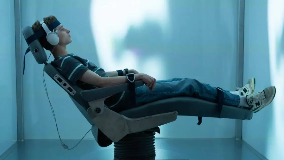 Joe Freeman als Luke Ellis in 'The Institute'