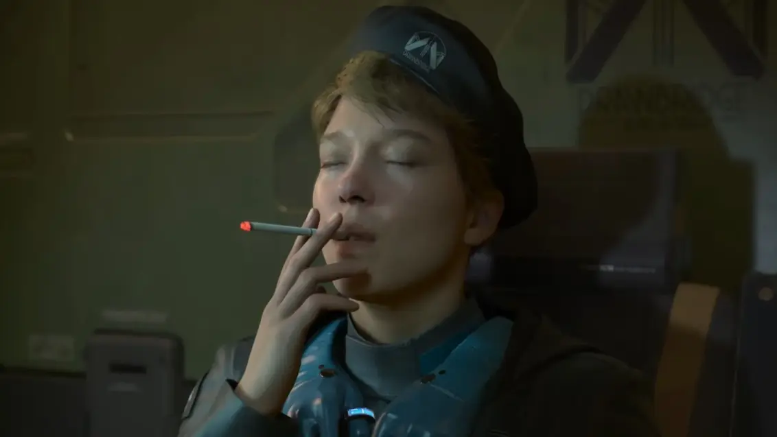Léa Seydoux als Fragile, die eine Zigarette raucht