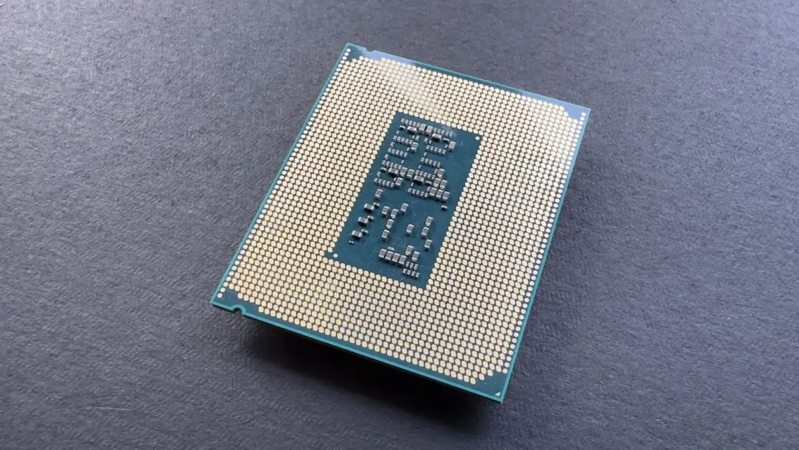 Ein Foto eines Intel Core Ultra 9 285K Prozessors