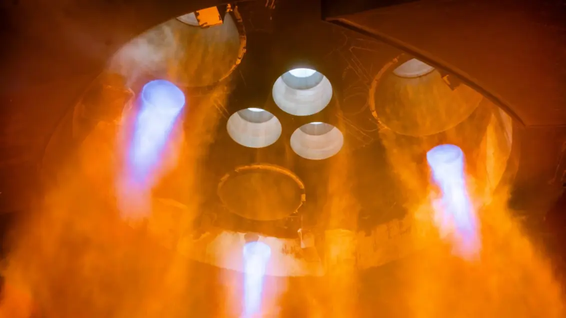 Die Oberstufe des Starship-Raumschiffs während eines statischen Feuertests vor dem Starship-Flug 9. Bild: SpaceX