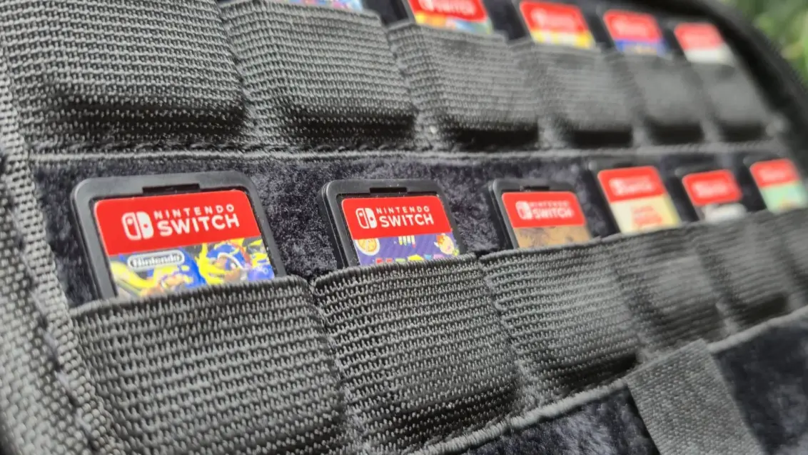 Foto von Rosalie Newcombe des STEALTH Premium Travel Case für die Switch 2, mit OG Switch-Spielen darin.