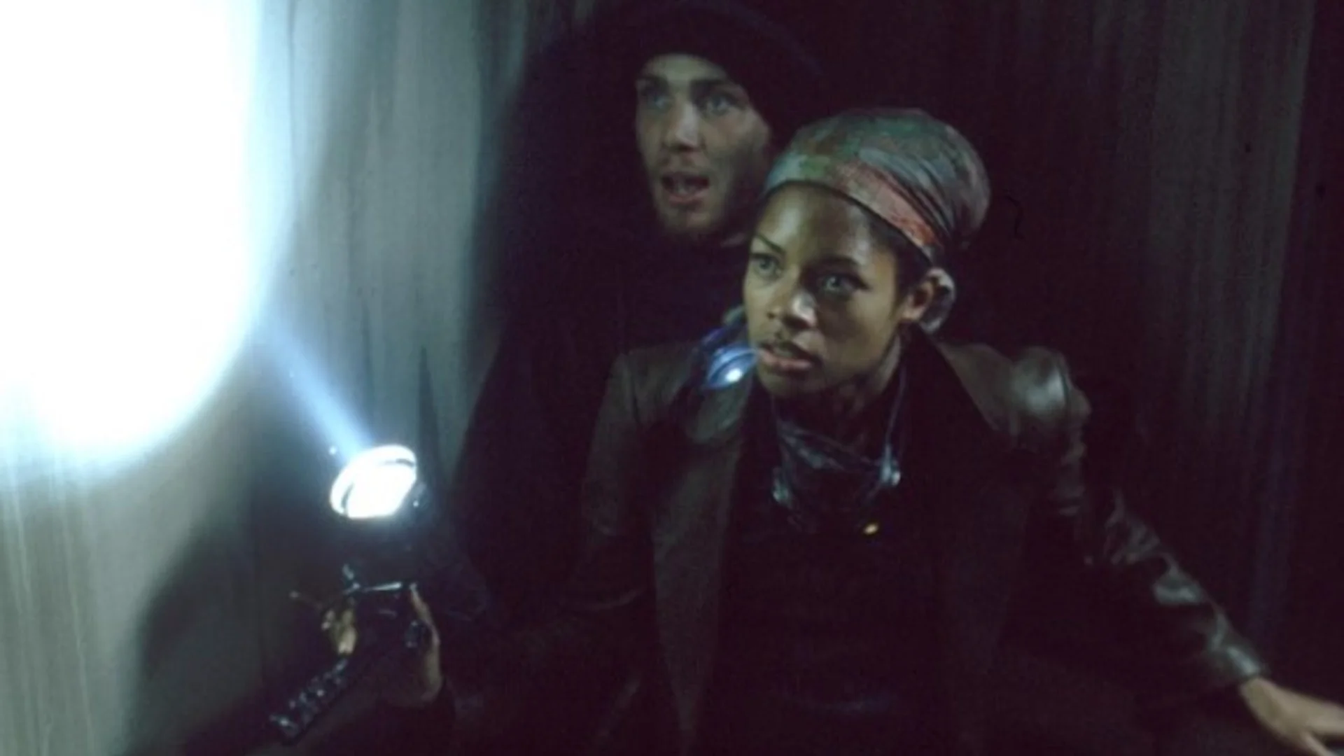 Cillian Murphy als Jim und Naomie Harris als Selena in 28 Days Later