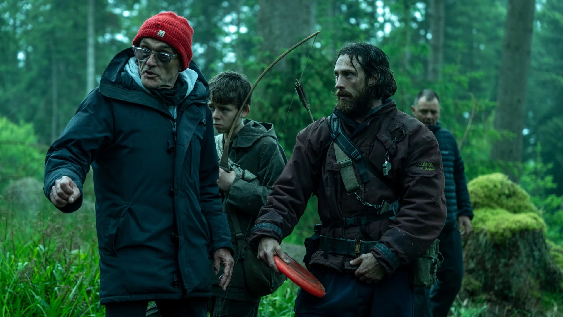 Danny Boyle beim Dreh mit Aaron Taylor-Johnson und Alfie Williams am Set von 28 Years Later